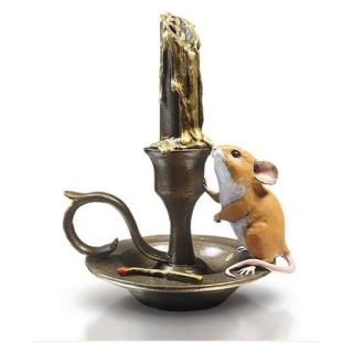 mouse_with_candle